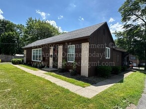 Building Photo - 2 Bedroom 1 Bath Ranch Apartment Home with washer dryer hookups for rent in Newark, NY