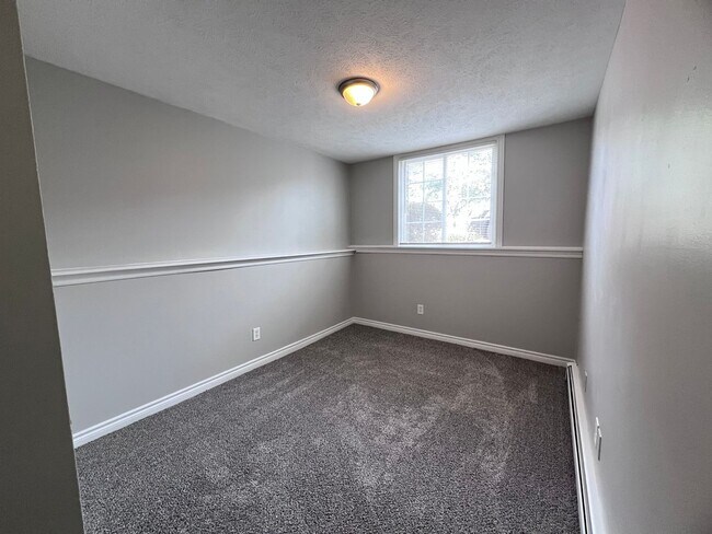 Building Photo - Two Bedroom Apartment - Lower Level with L...