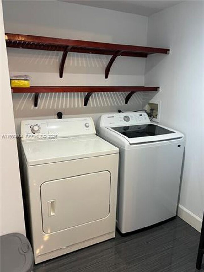 Building Photo - 1330 West Ave