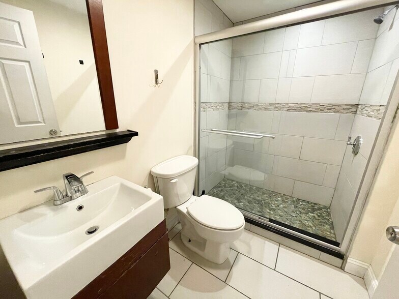 Building Photo - 17 Sachem St