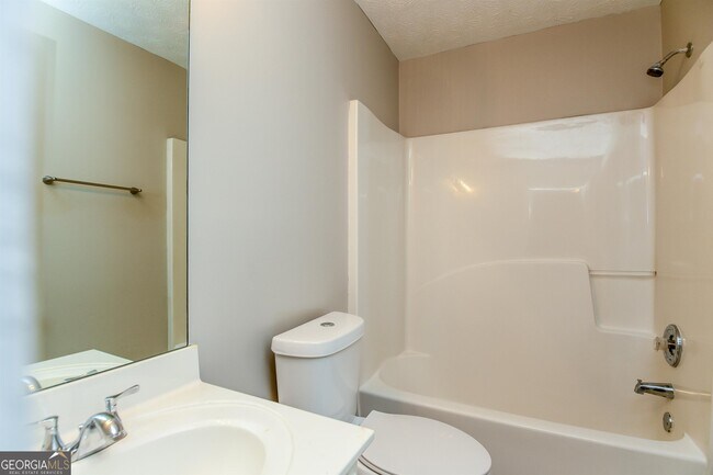 Building Photo - 1305 Sandybrook Ct