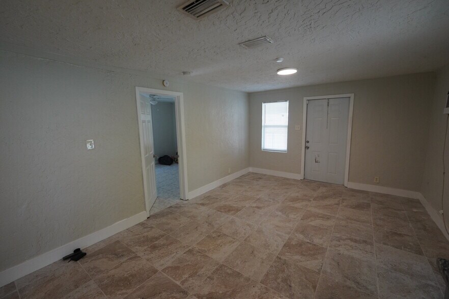 Building Photo - 431 NW 12th Ave