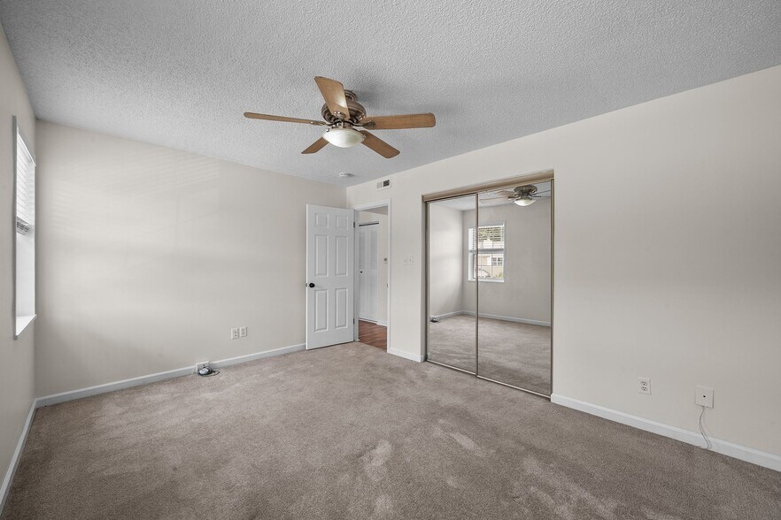 Building Photo - 1614 Thrush Ter