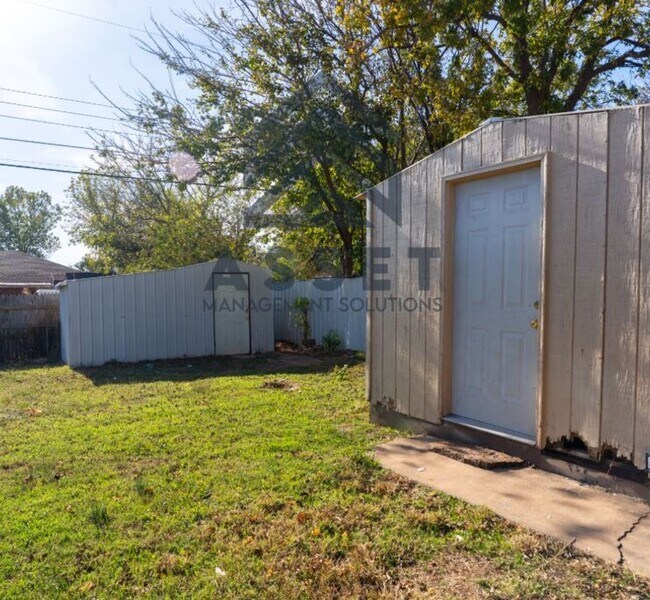 Building Photo - Cute 4 bedroom House