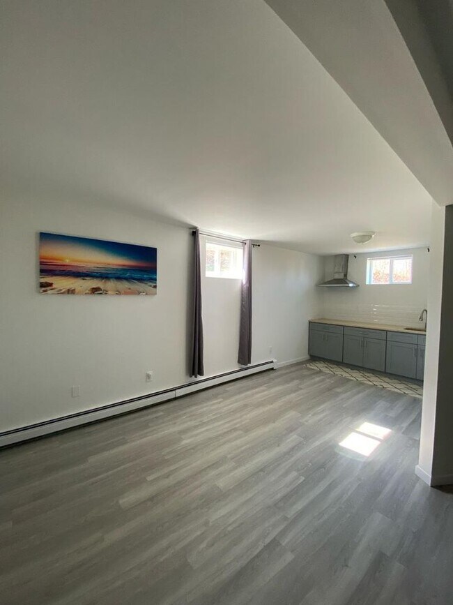 Building Photo - 55 Clover Ave