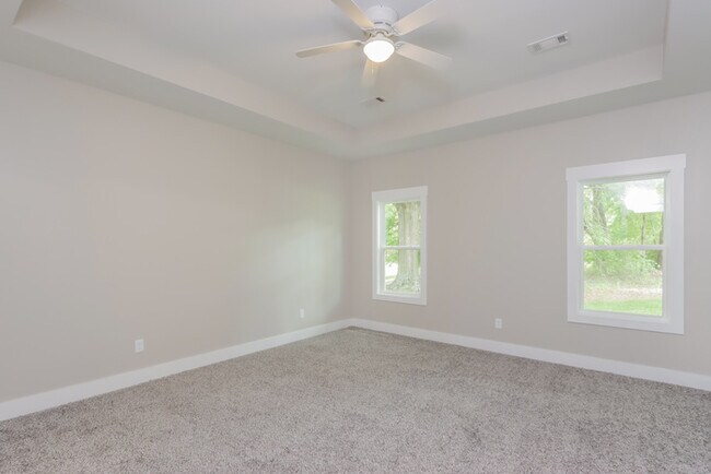 Building Photo - Beautiful 3-Bedroom Home in Deatsville, AL