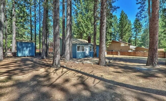 Building Photo - *LONG TERM RENTAL*