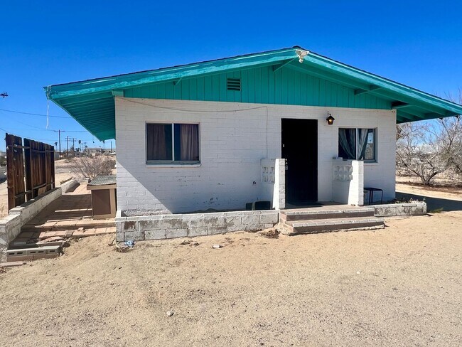 Building Photo - 73817 Crestview Dr