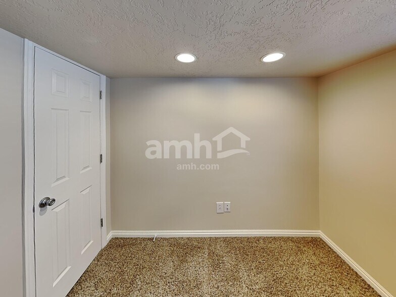 Building Photo - 15121 S Moab Way