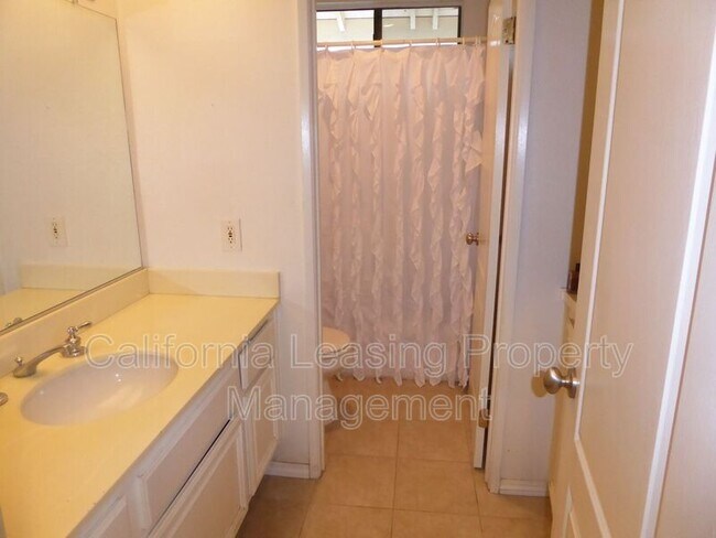 Building Photo - 28603 Heather Ln