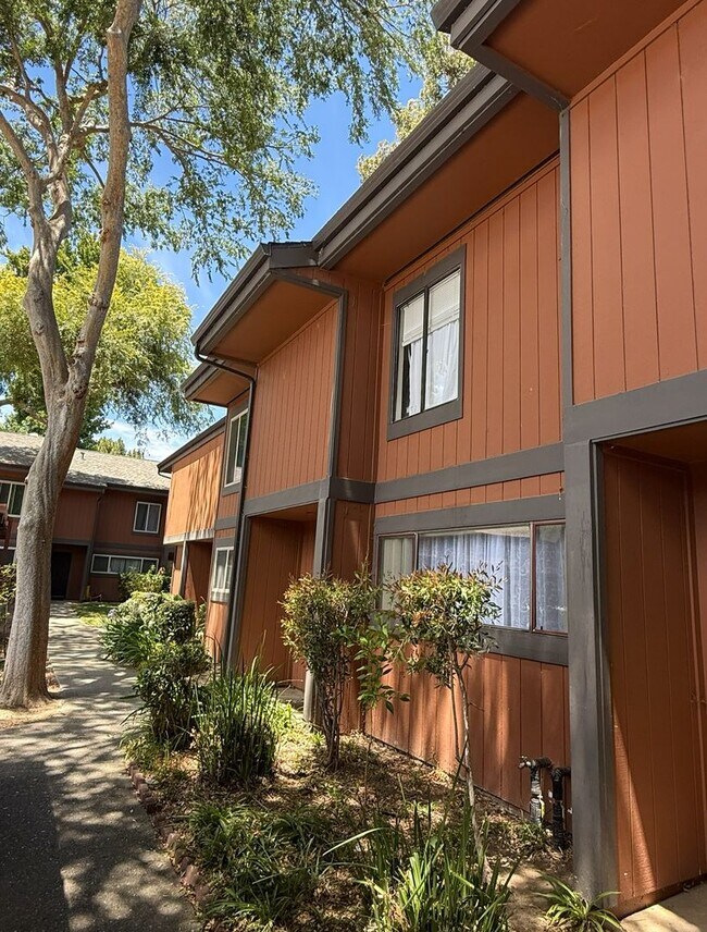 Building Photo - 38627 Cherry Ln