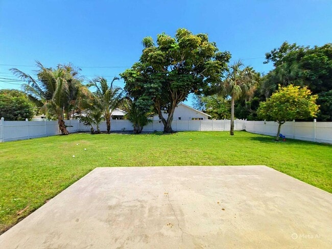 Building Photo - 1180 SW 17th St