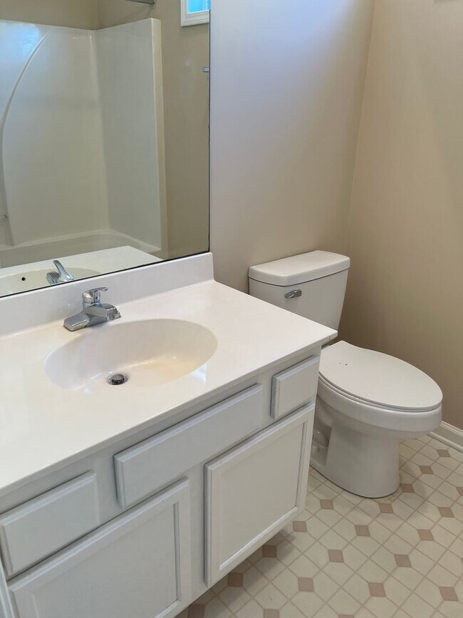 Building Photo - Newly Updated Townhome in Olde Town Village, Bluffton