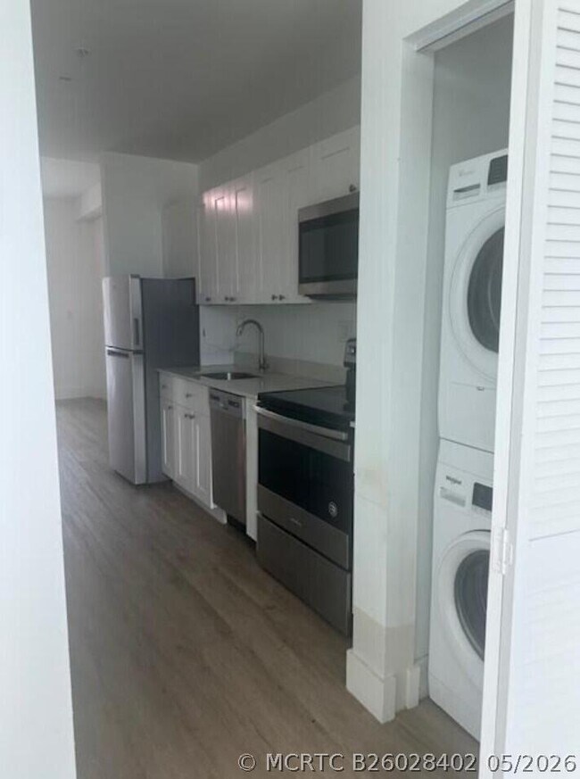 Building Photo - 4100 SW 64th Ave