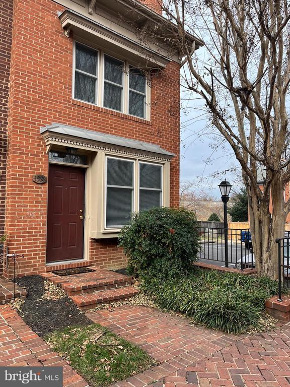 Building Photo - 1533 Oronoco St