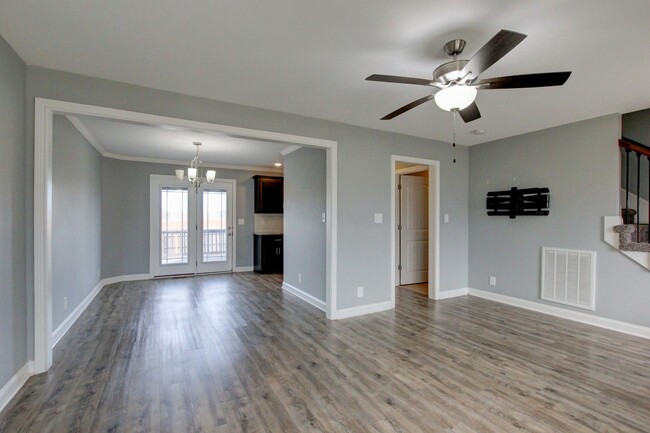 Building Photo - Show stopper.  Bonus room is a What?