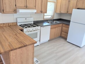 Building Photo - 104 Abbott St