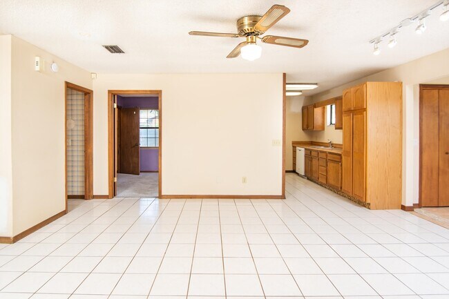 Building Photo - 328 Linden Rd