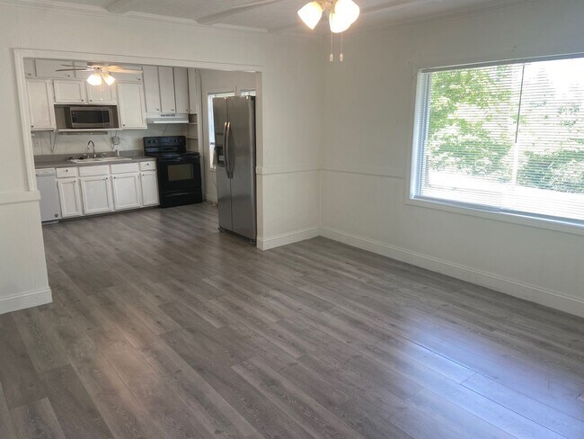 Building Photo - Single Family Home in Branson