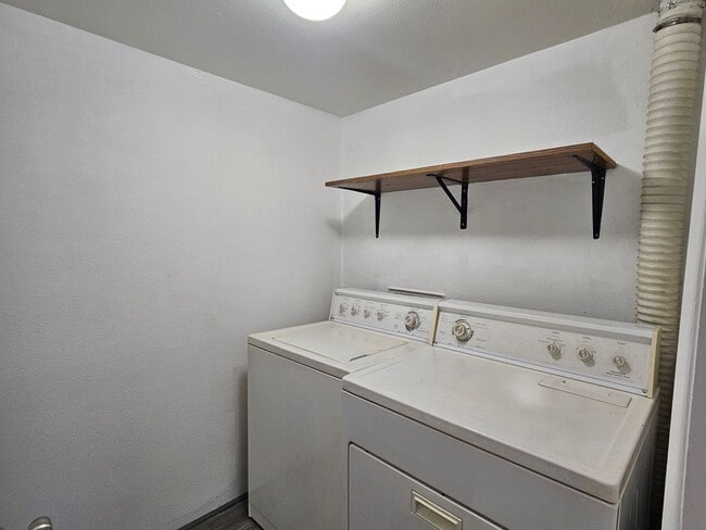 Building Photo - 14001 E Tufts Dr
