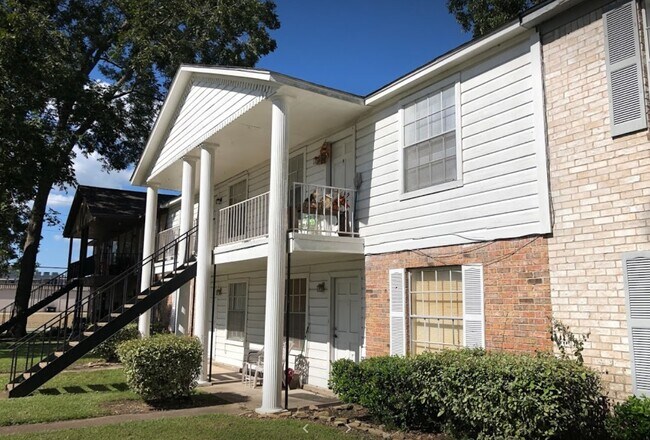 Building Photo - Dayton Villa Apt