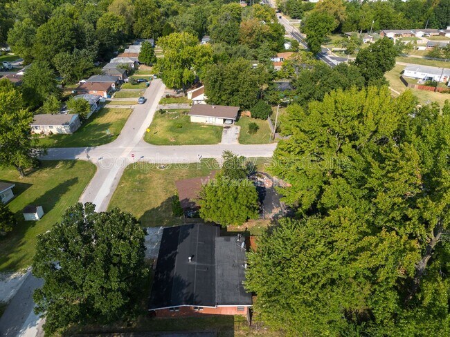 Building Photo - 1139 Lakeview Ave