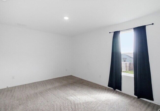 Building Photo - 8918 Solar Cv