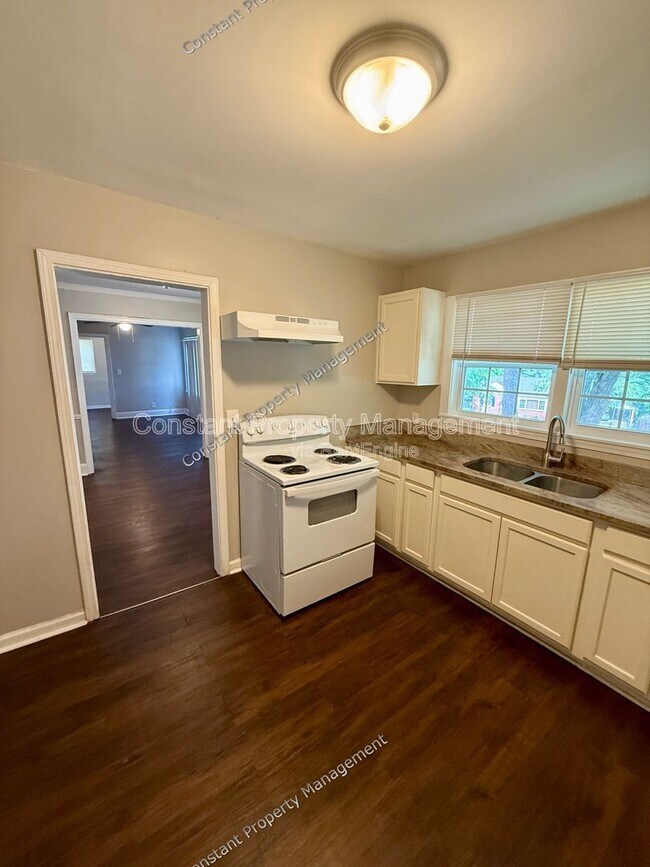 Building Photo - 1533 Engle Dr