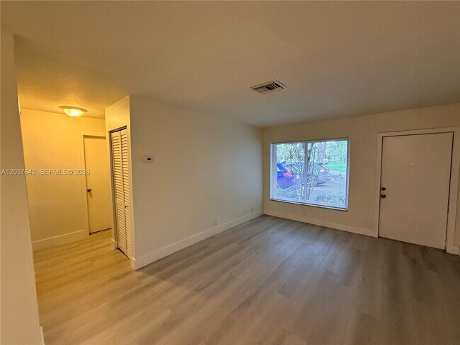 Building Photo - 10835 NW 45th St