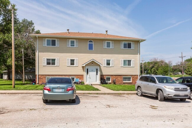 Parking lot and front exterior of Ashland Park Apartments. - Ashland Park II Apartments