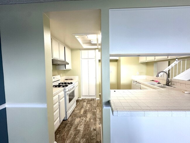Building Photo - Townhouse near Loma Linda University