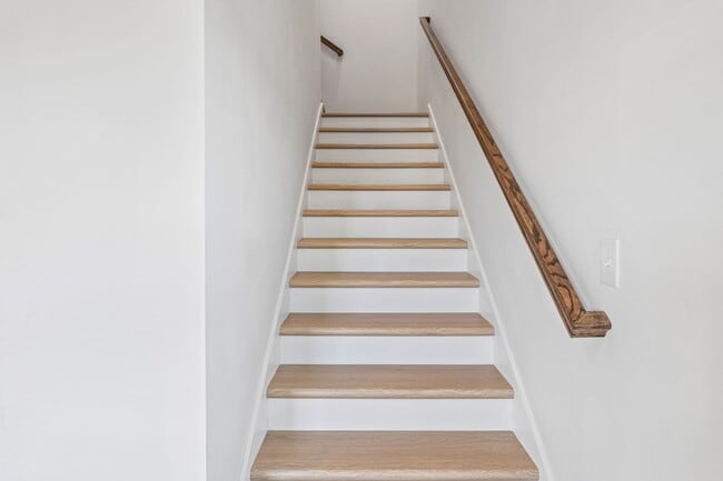 Building Photo - Brand new home in a great location central to all of Tri-Cities