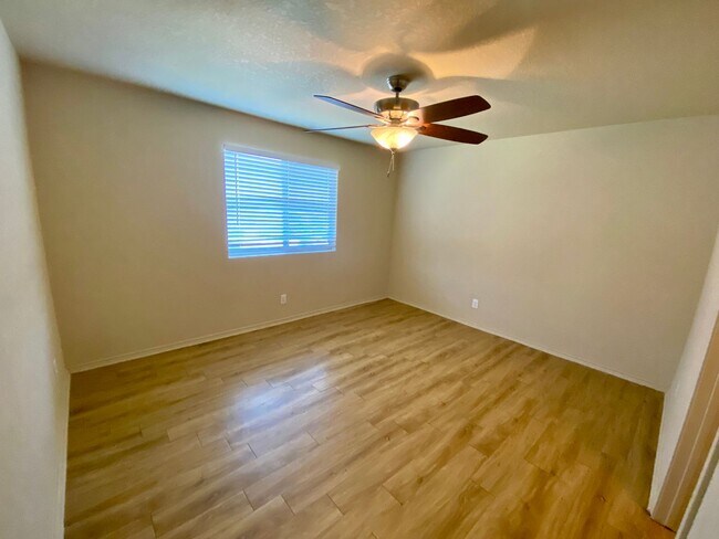 Building Photo - It's a Beauty ~ Great Location ~ 3/2.5 ~ M...