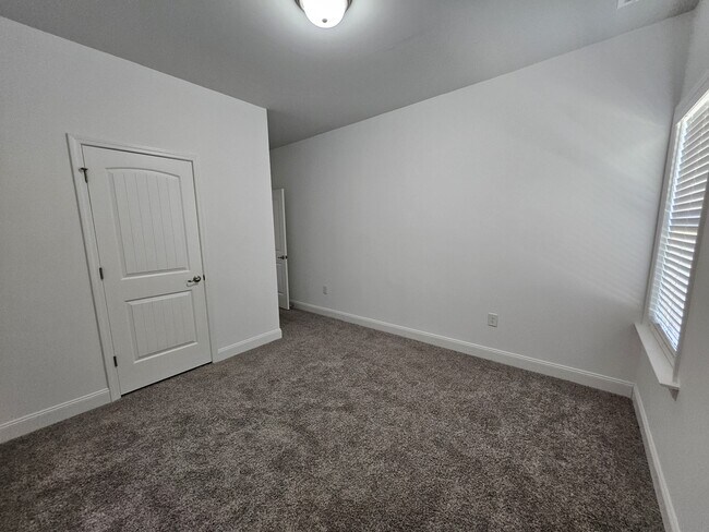 Building Photo - 112 Mergini Dr