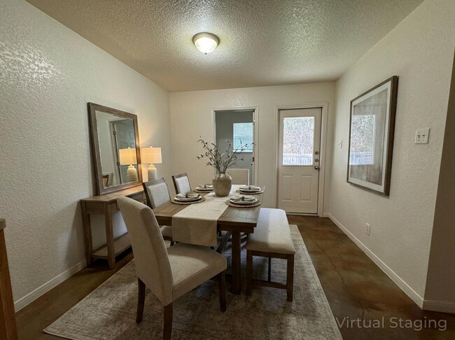 Building Photo - 107 Kings Ct