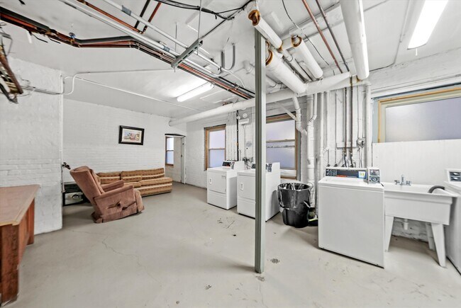 Building Photo - 1929b Grove Ave