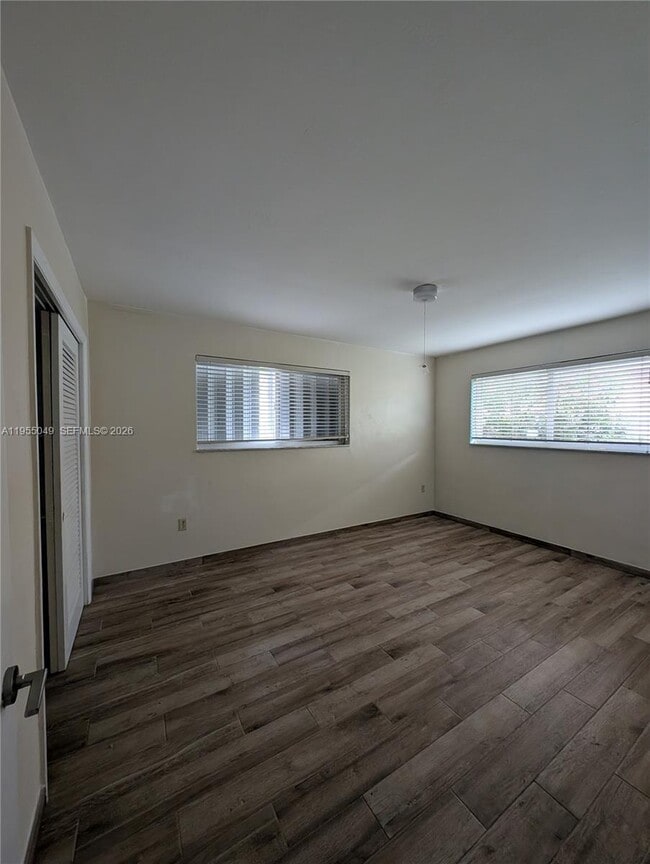 Building Photo - 1900 NE 186th Dr