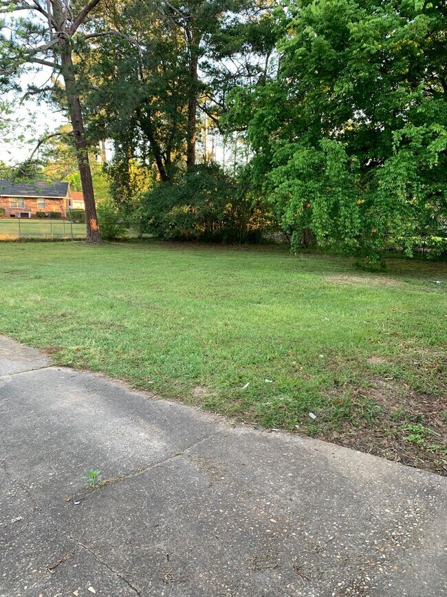 Building Photo - 2426 Whispering Pines Cir