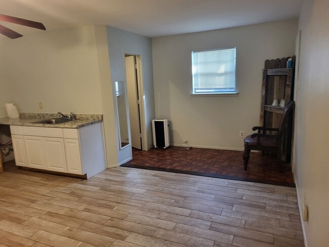 Building Photo - Garage Apartment