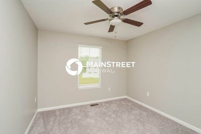 Building Photo - 3 Bedroom Pet-Friendly Home in Jeffersonville, IN with Main Street Renewal
