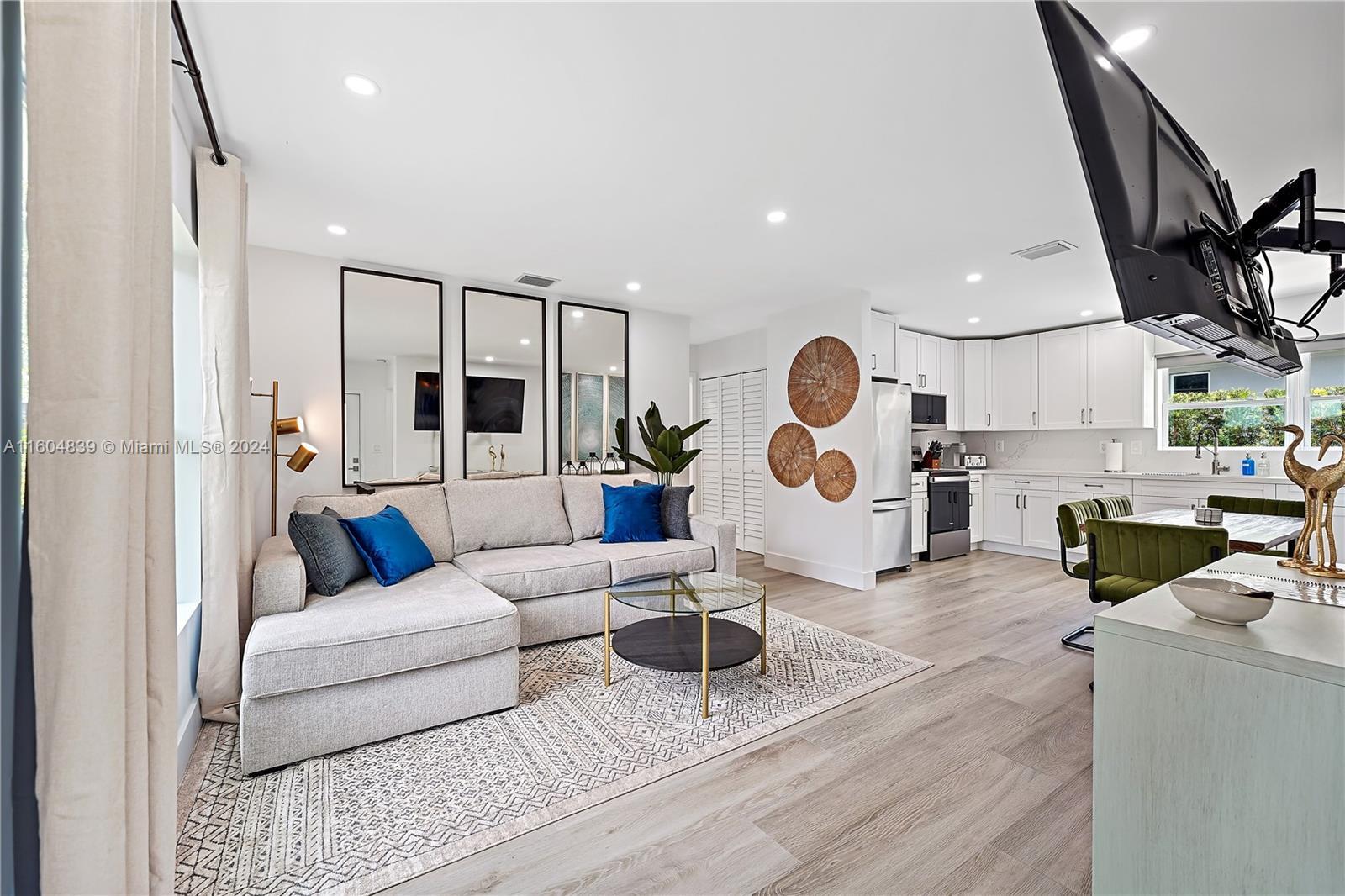 Building Photo - 300 NE 116th St