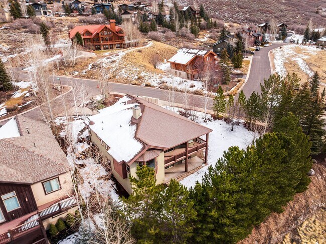 Building Photo - Freshly Renovated Deer Mountain Home for Rent NOW!