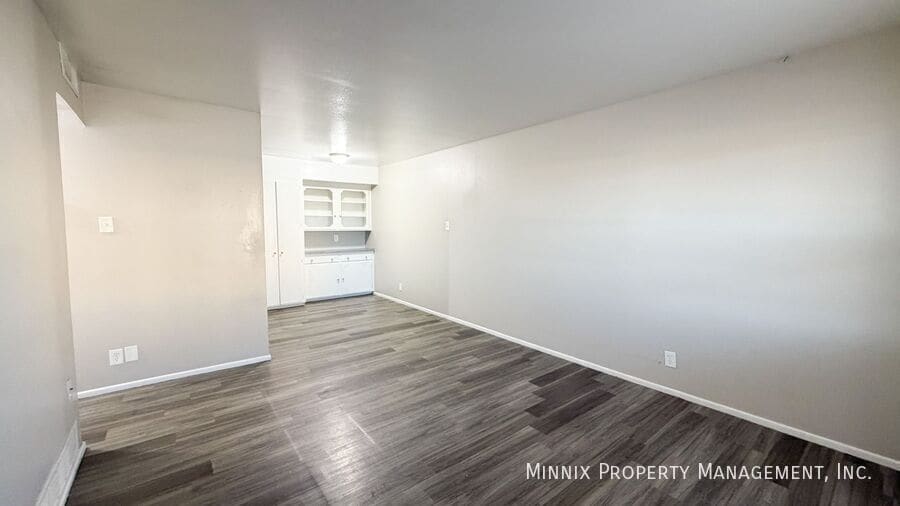 Building Photo - 2010 Ave. S