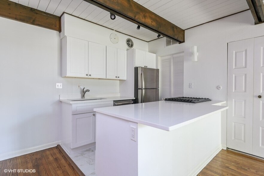 Building Photo - 1257 W Belden Ave