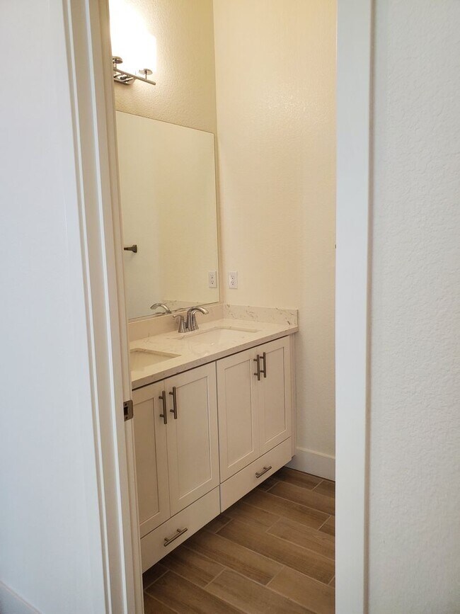 Building Photo - Next Gen Home with main house and guess unit in Spring lake Area