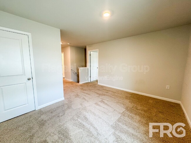 Building Photo - 1313 Riverstone Dr