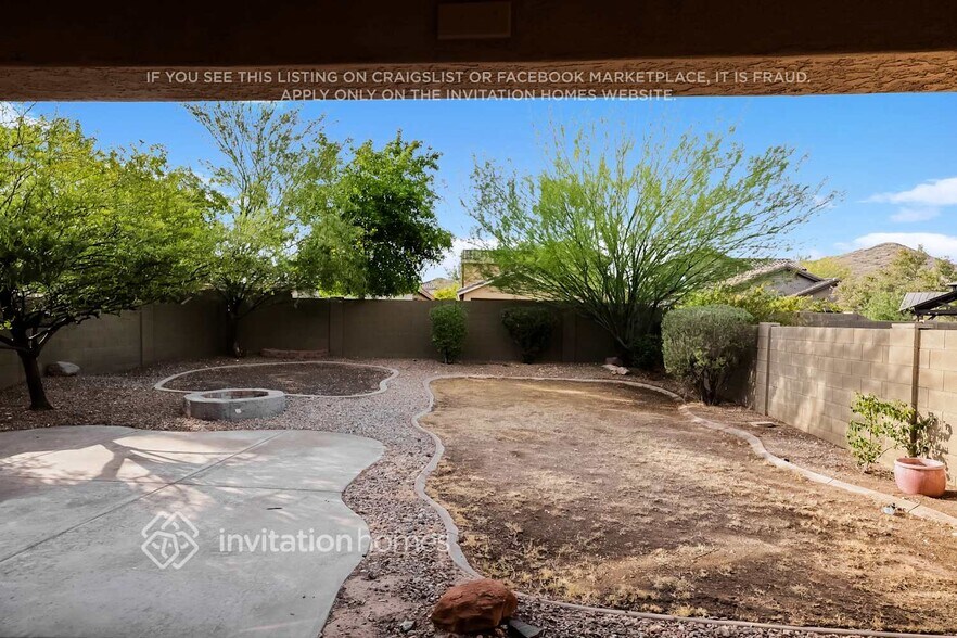 Building Photo - 39137 N Parker Ln