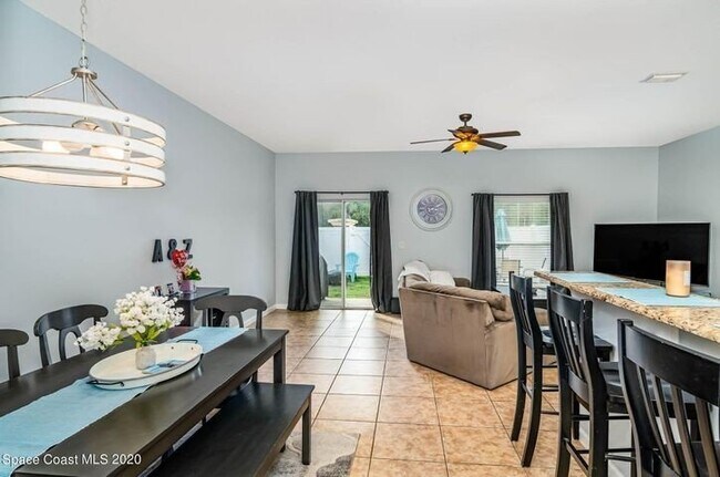 Building Photo - End Unit in Lake Washington Townhomes!!