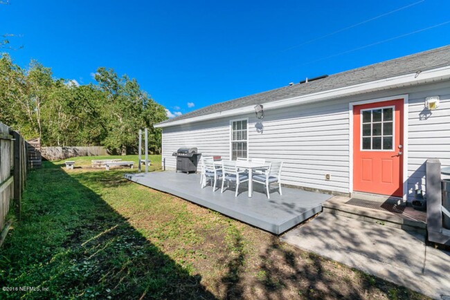 Building Photo - Charming and fully-fenced St. Augustine ho...