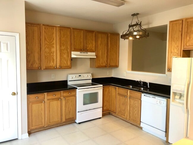 Building Photo - 29 Edgebrook Cir